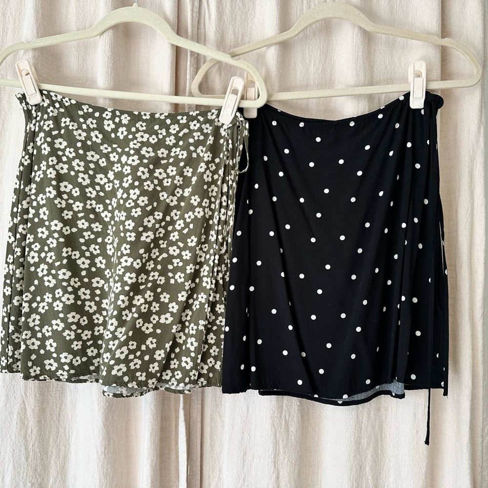 LOT OF 2 - GAP Olive Floral and Black Polka Dot Mini Wrap Skirts